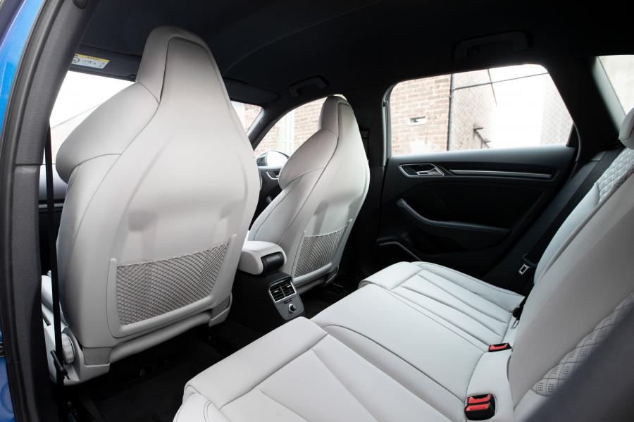 Интерьер Audi RS3 Sportback (8V) 2017 года  (AU) (фото 34 из 40)